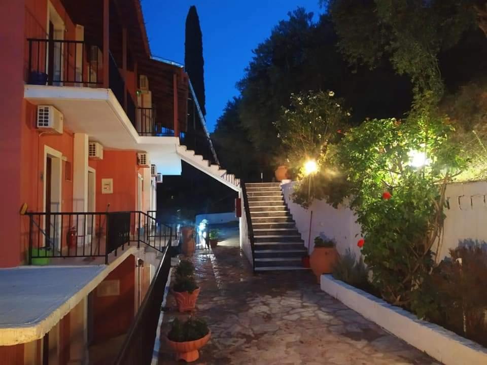 Aronis Apartments Бенитсес Экстерьер фото