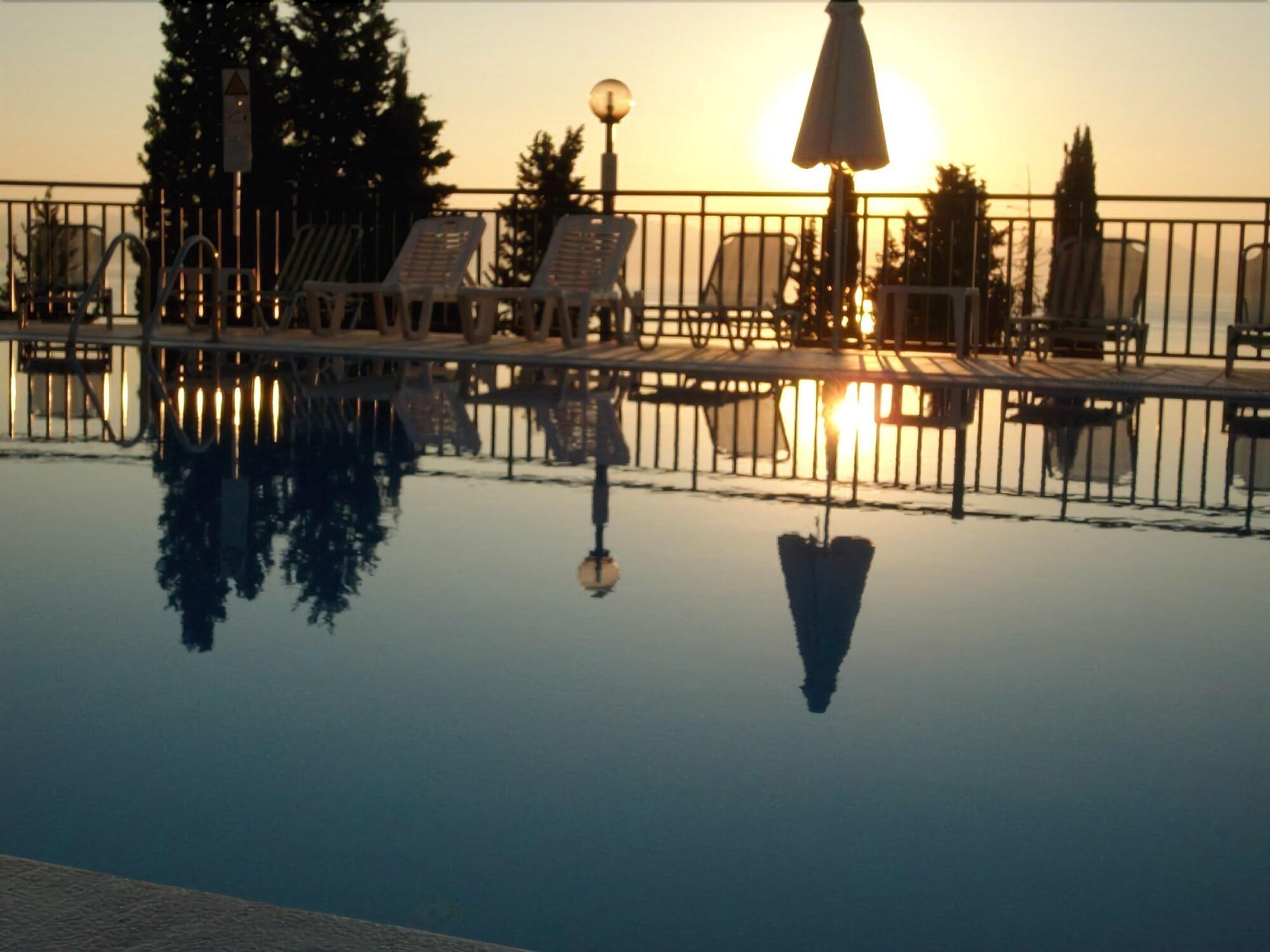 Aronis Apartments Бенитсес Экстерьер фото
