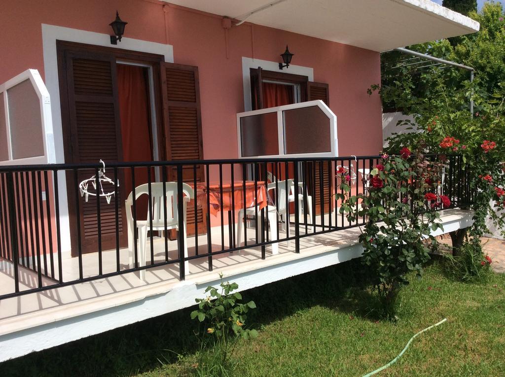 Aronis Apartments Бенитсес Экстерьер фото