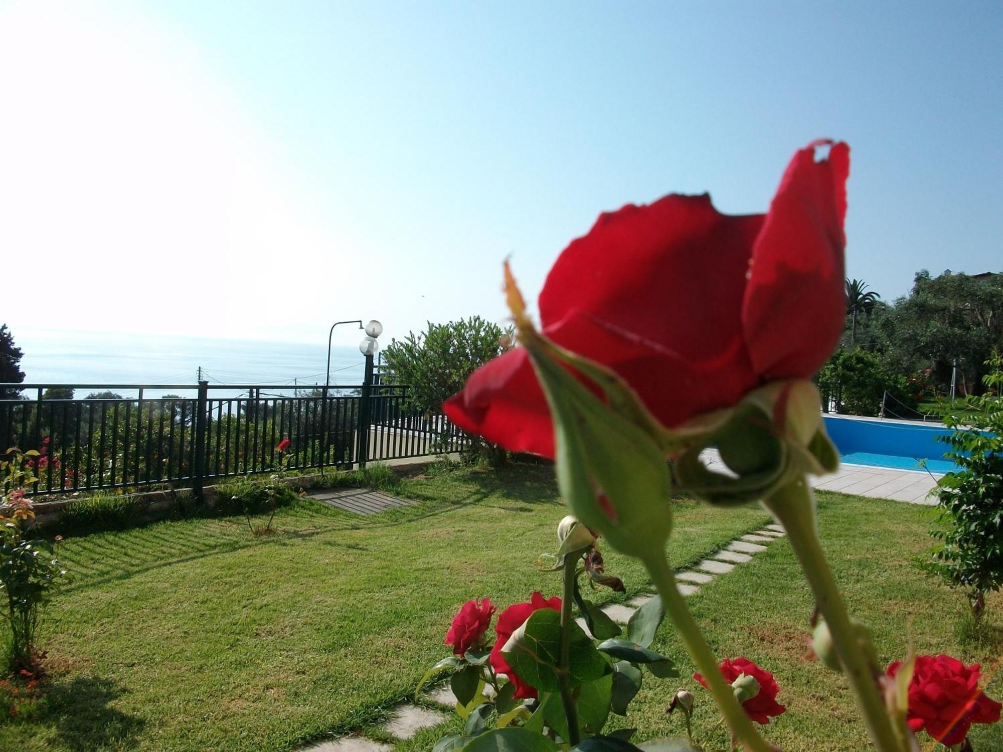 Aronis Apartments Бенитсес Экстерьер фото