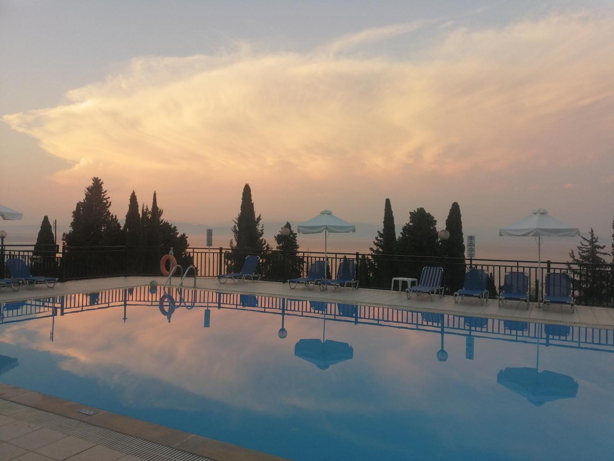 Aronis Apartments Бенитсес Экстерьер фото