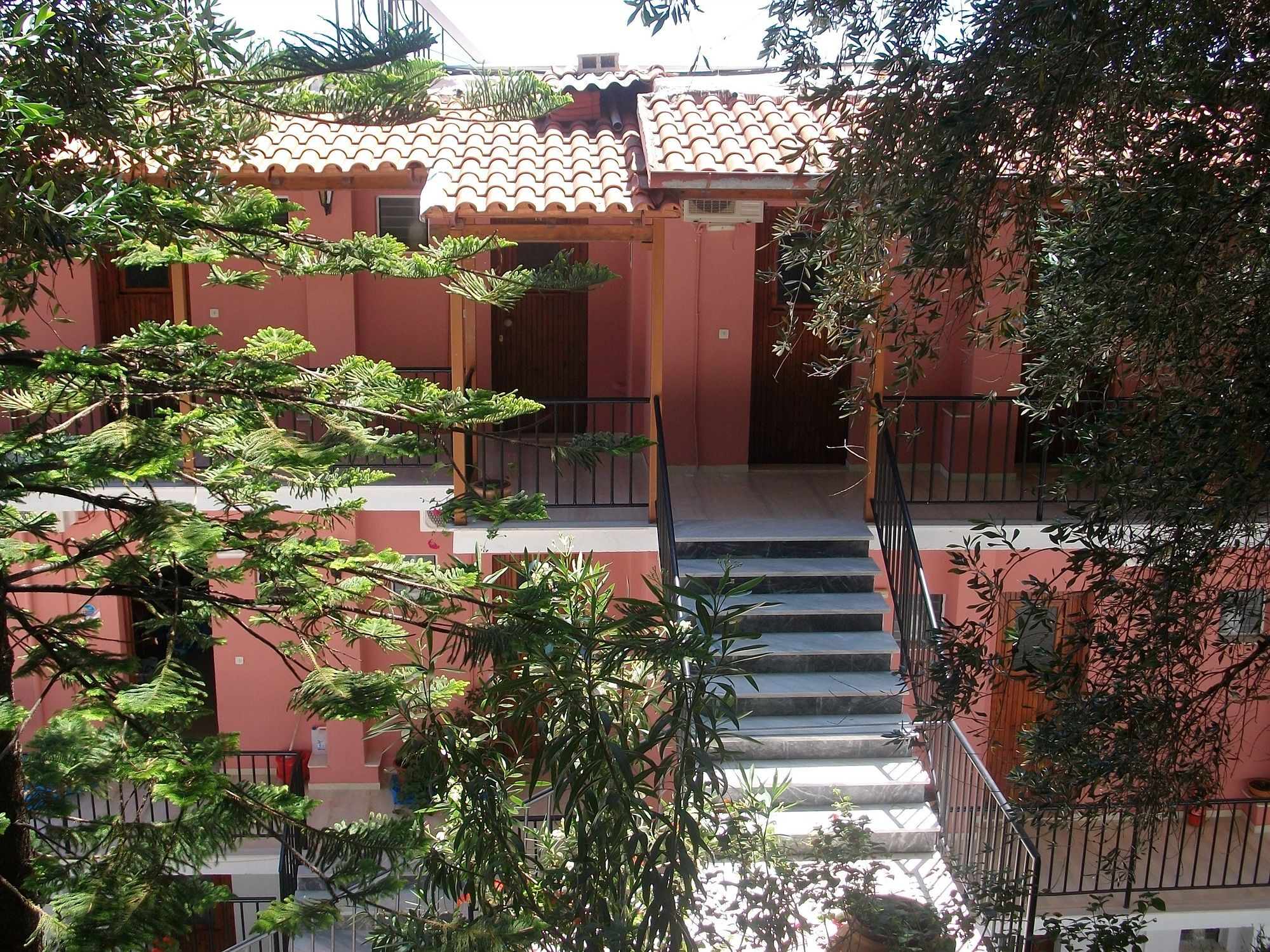 Aronis Apartments Бенитсес Экстерьер фото