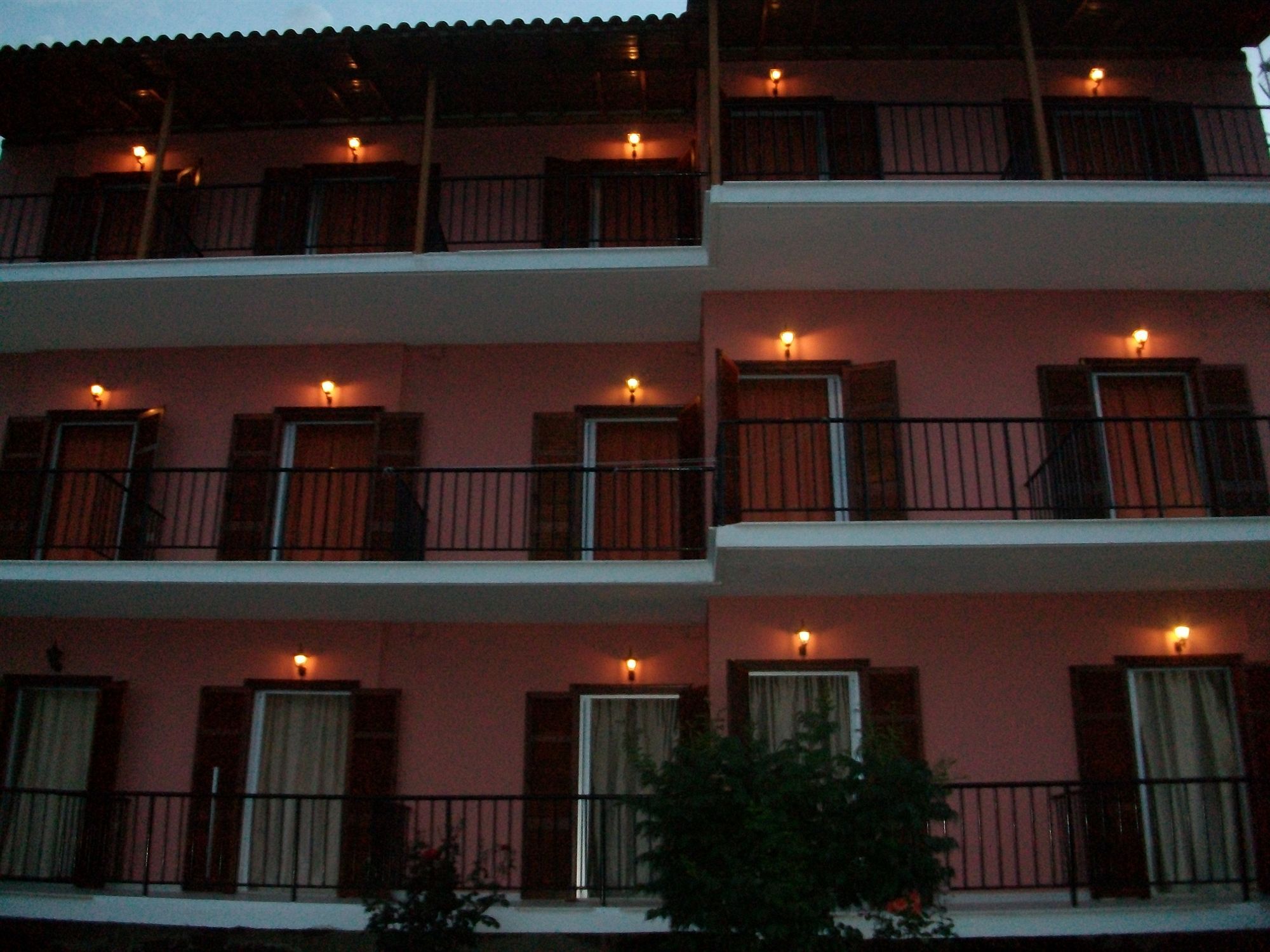 Aronis Apartments Бенитсес Экстерьер фото